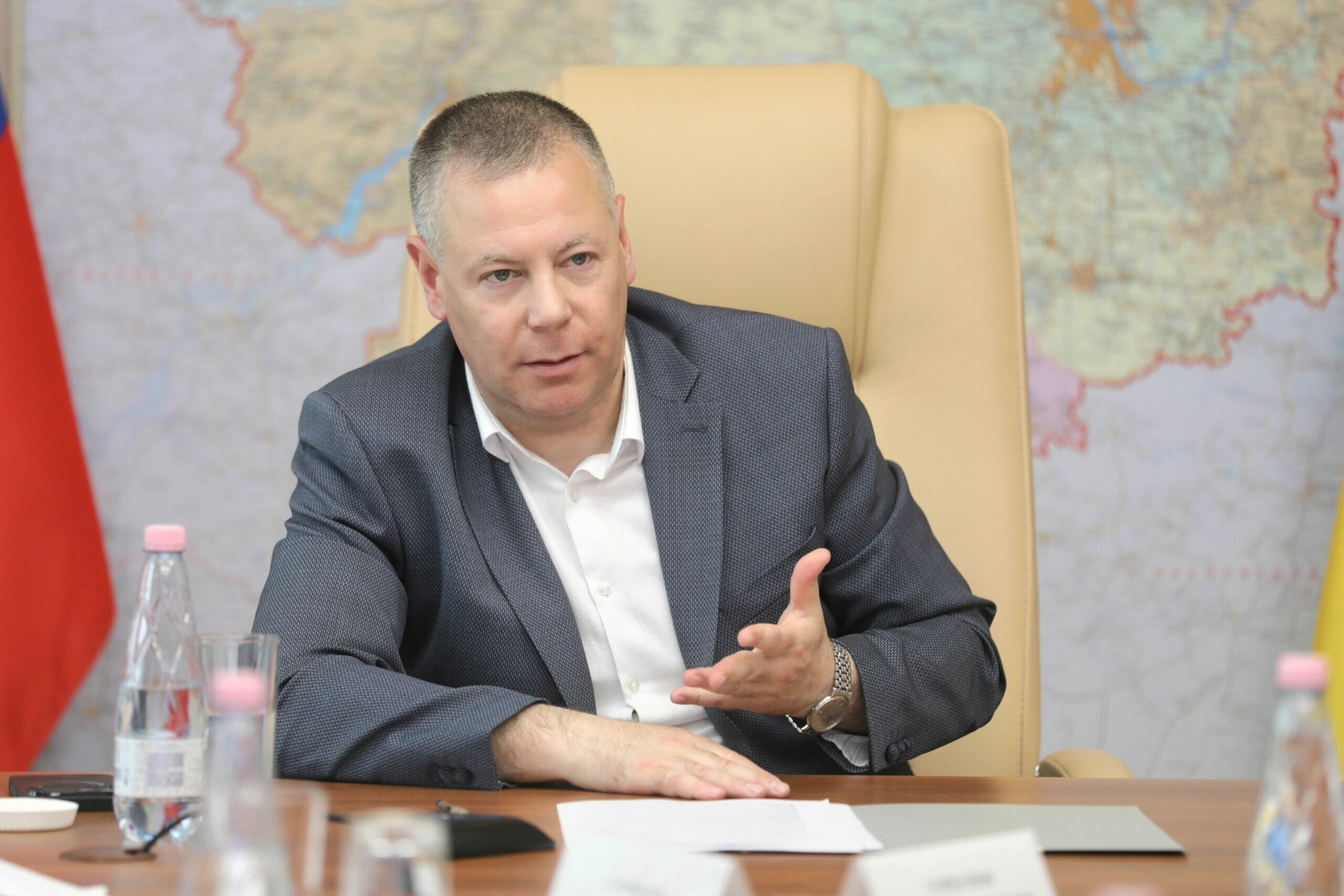 На дорогах Ярославской области устанавливают новые навигационные знаки