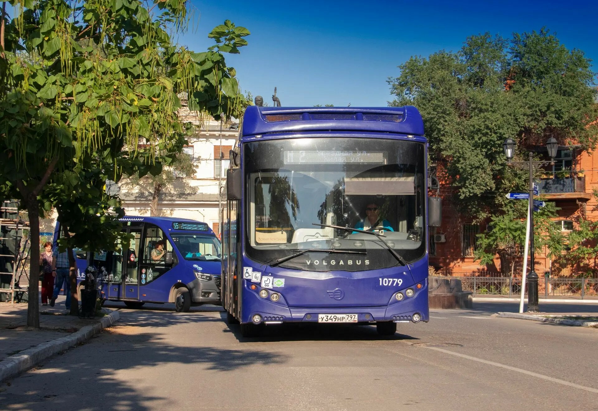 Синие автобусы Астрахани с начала года перевезли более чем 20 млн пассажиров