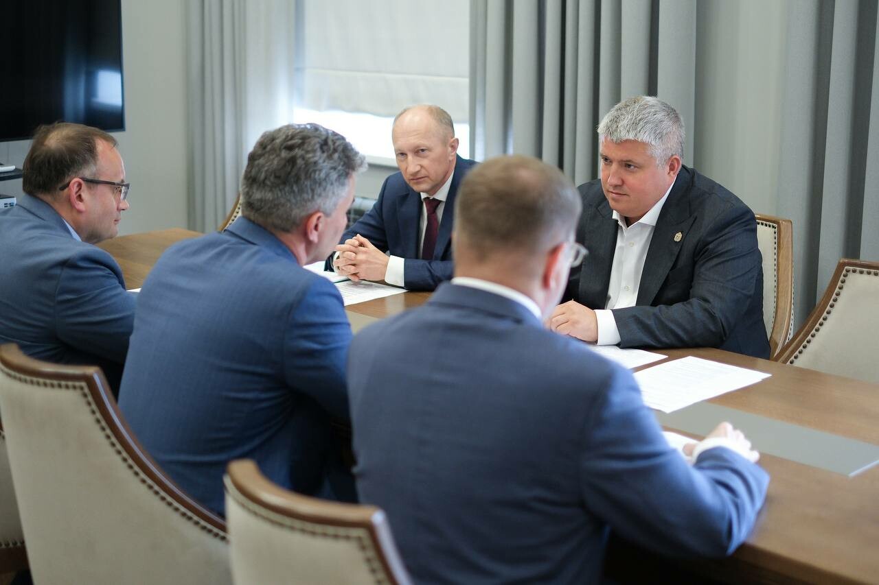 Дронов обсудил финансовую грамотность населения с руководством ЦБ