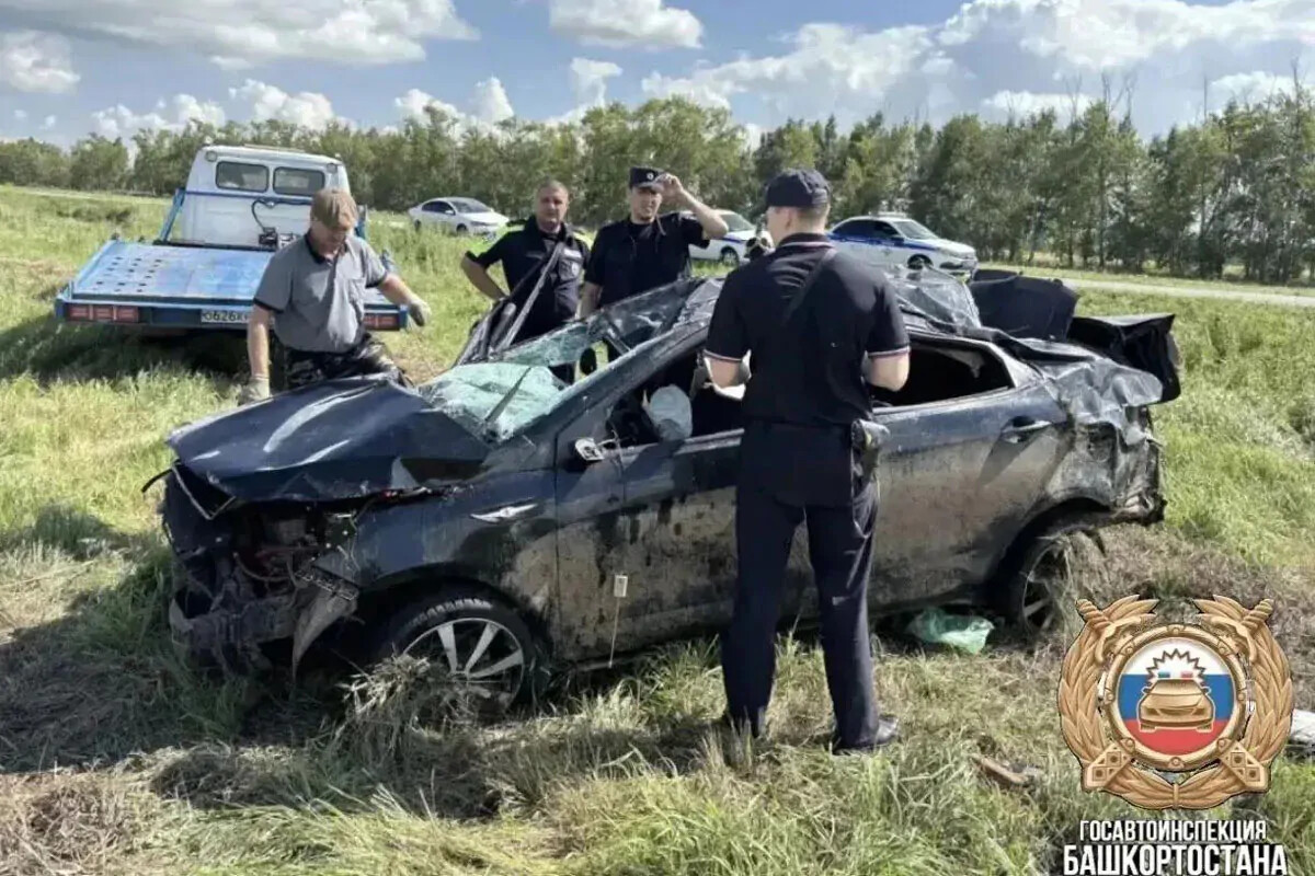 В Башкирии 26-летний водитель без прав погиб после опрокидывания Kia Rio