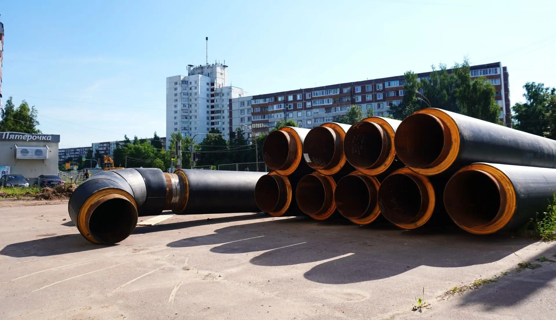 В Великом Новгороде в 167 домах отключили горячую воду из-за ремонта труб
