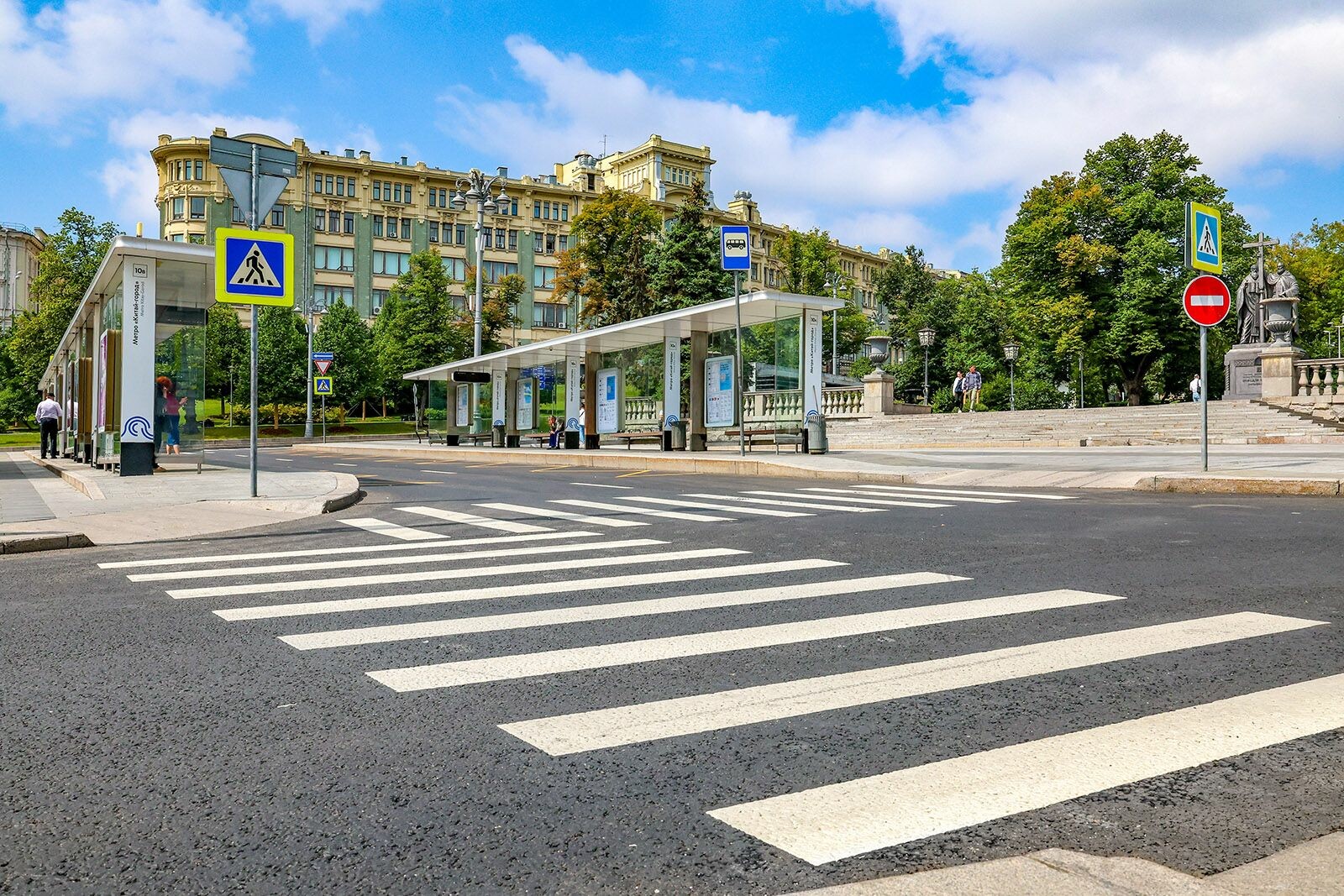 В Лубянском проезде заменили асфальт