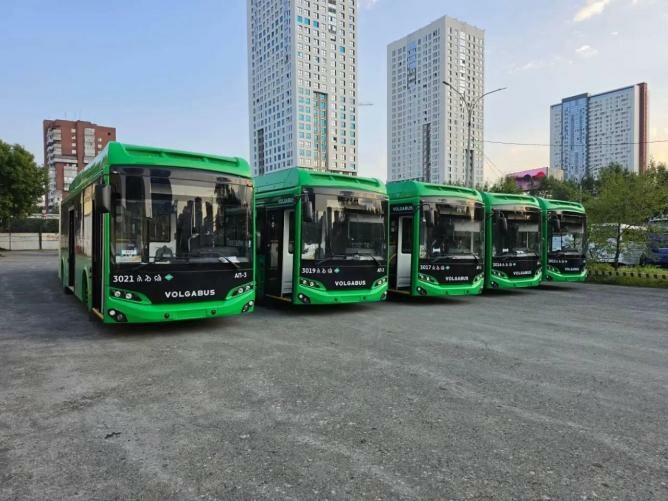В Екатеринбурге начали обновлять парк больших автобусов