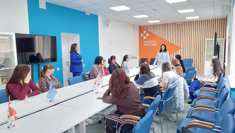 Более 400 женщин приняли участие в клубах службы занятости в Астраханской области