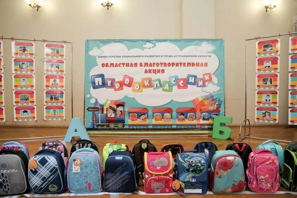 Врач сообщил ошибки родителей, которые могут испортить спину школьника