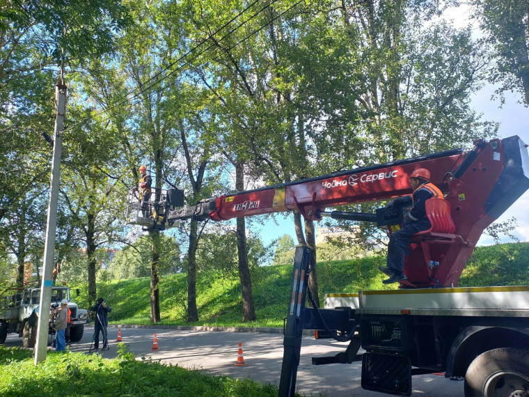 В Великом Новгороде восстанавливают уличное освещение