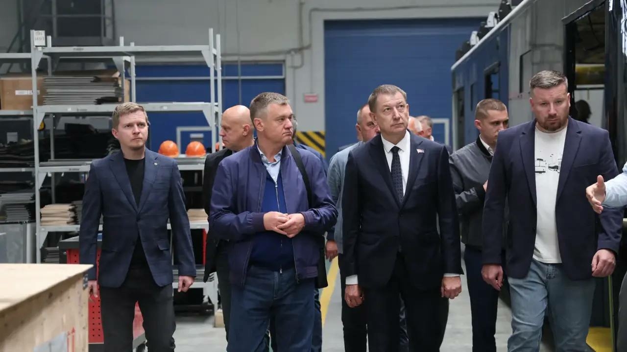 Поляков договорился с МАЗом о новых поставках техники в Петербург