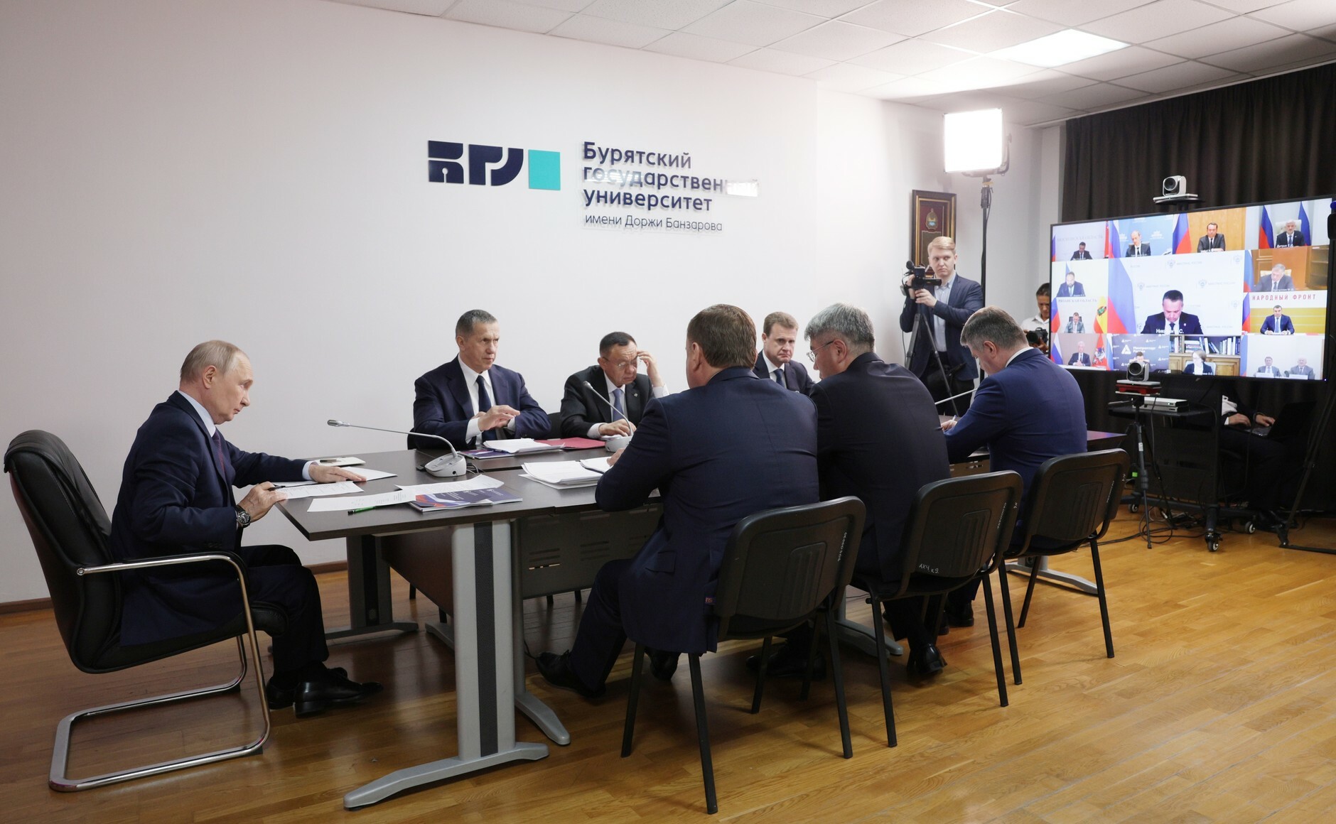 Владимир Путин отметил успешное развитие общественного транспорта в Мурманской области