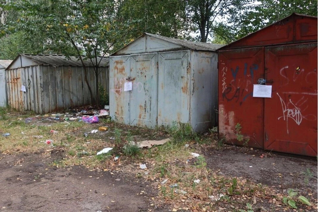 В Выборге на улице Рубежной часть гаражей пойдет под снос