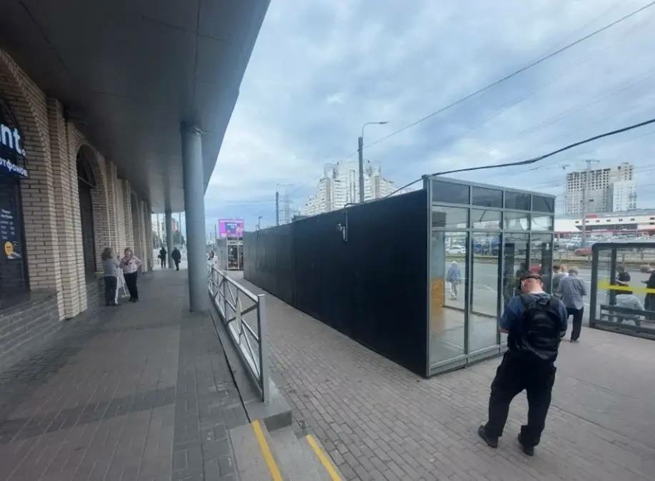 В Петербурге владельца ларьков у метро «Пионерская» оштрафовали на 200 тысяч рублей