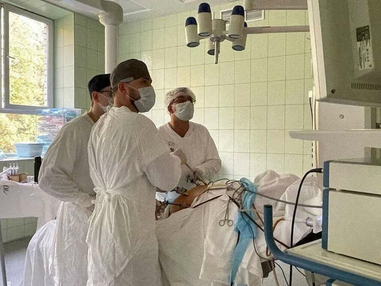 В Череповце хирурги удалили пациенту большую грыжу