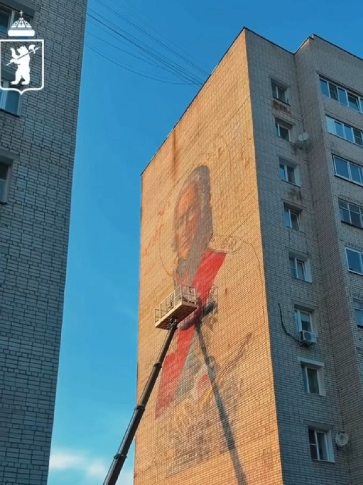 В Ярославле на фасаде дома создают мурал с Федором Ушаковым