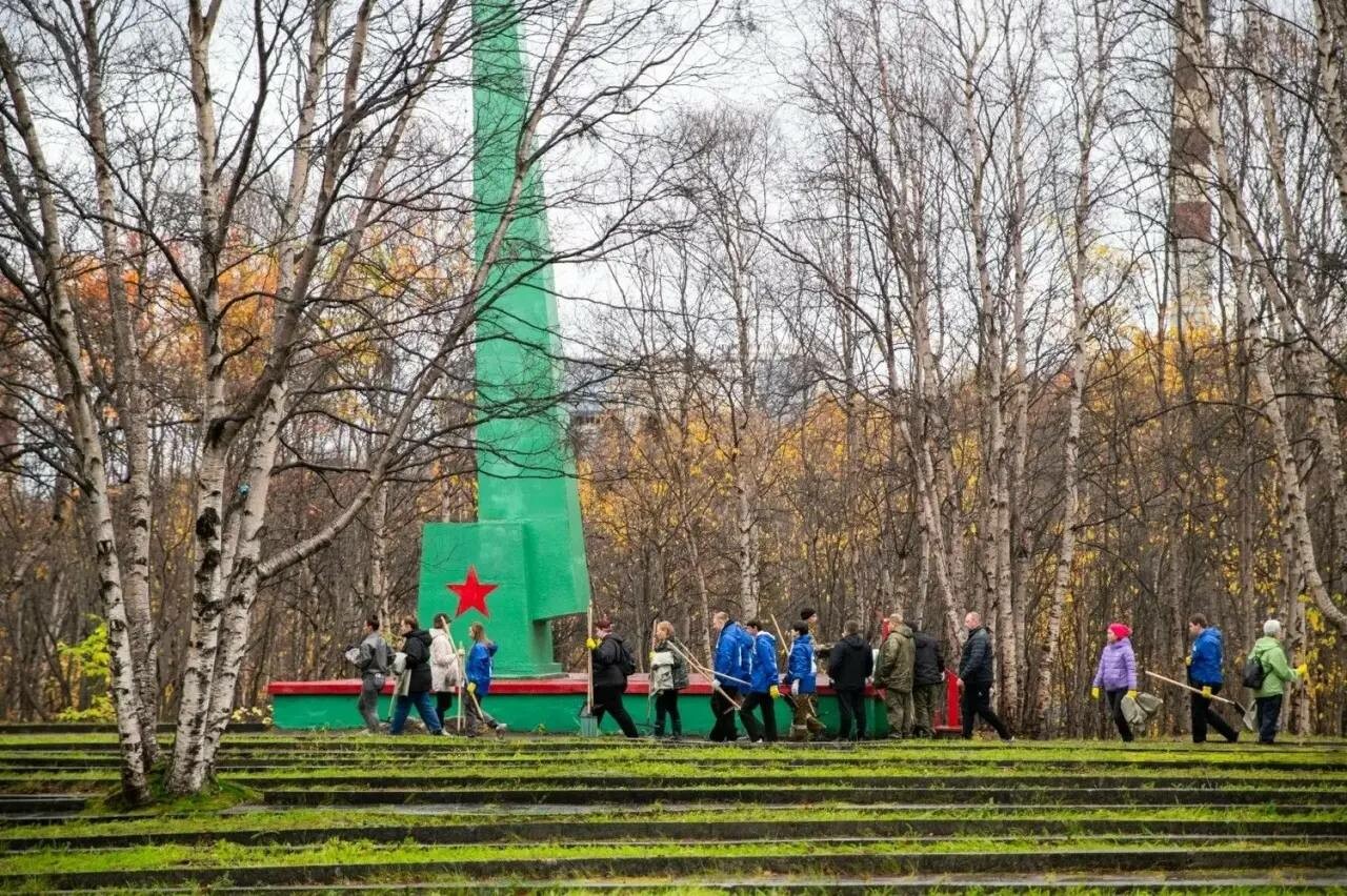 Лебедев рассказал о субботнике на старом кладбище Мурманска