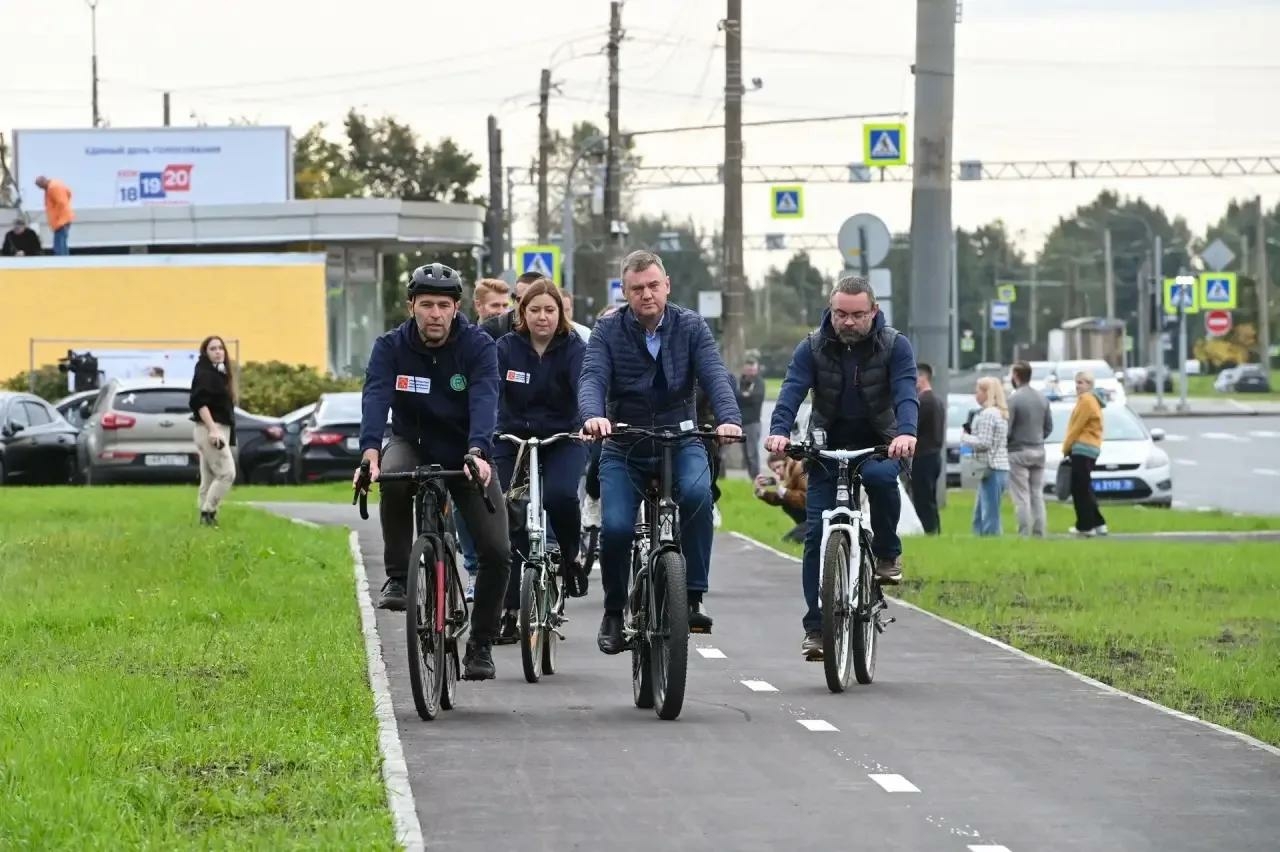 Поляков дал старт новому веломаршруту во Фрунзенском районе Петербурга