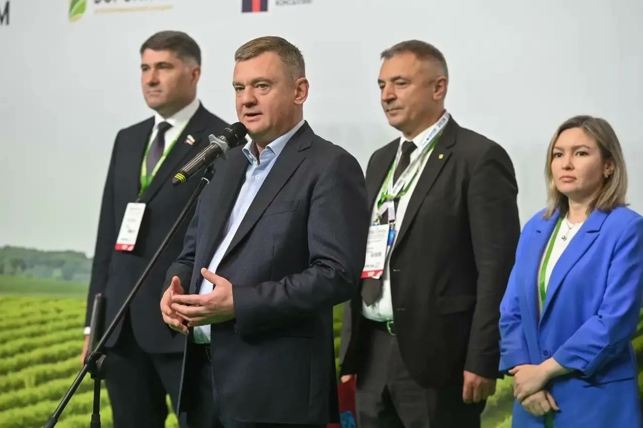 Поляков открыл Международную агропромышленную выставку «Агрорусь» в Петербурге