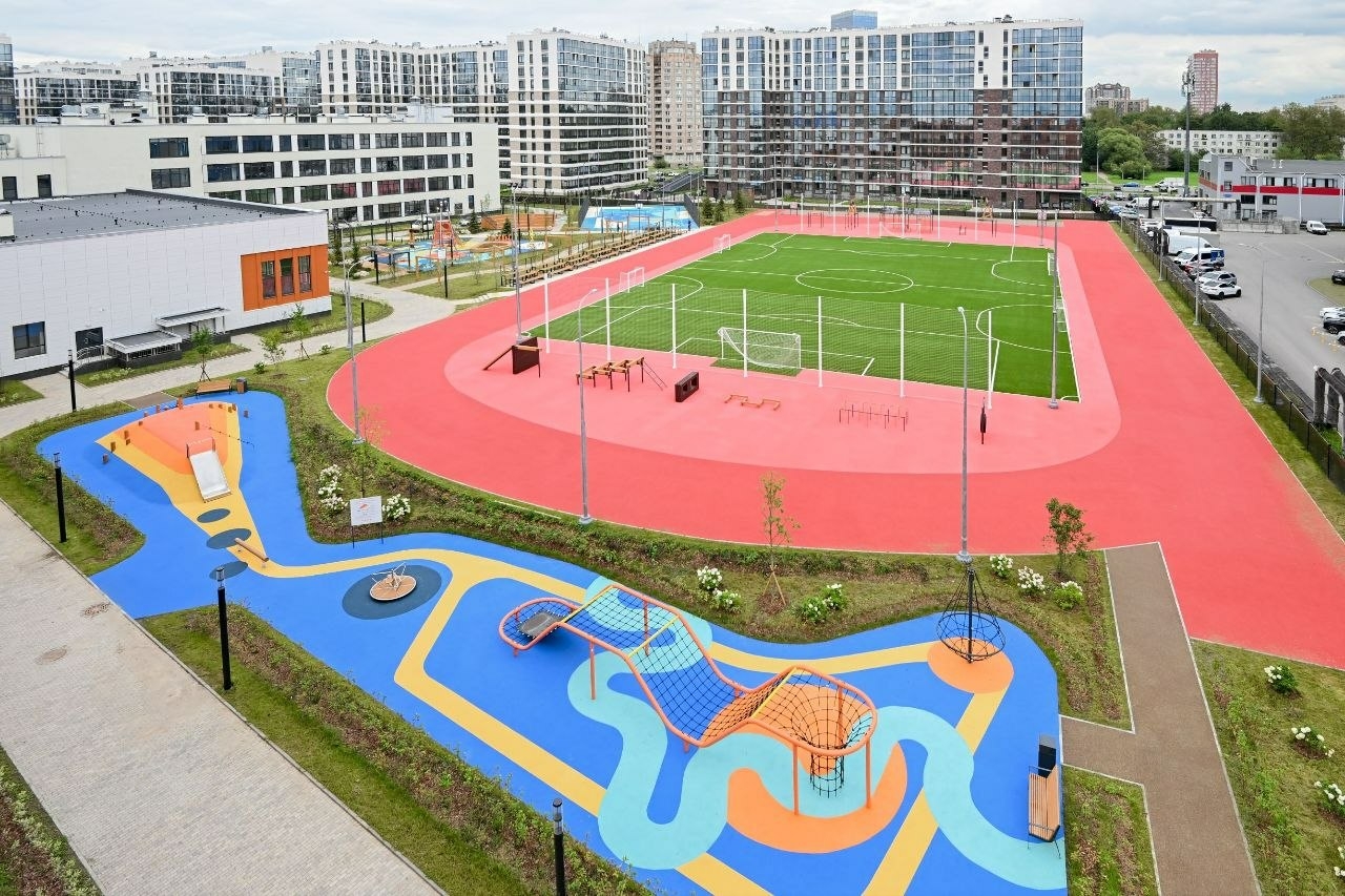 В Московском районе Петербурга открылась новая школа с лабораториями и скалодромом