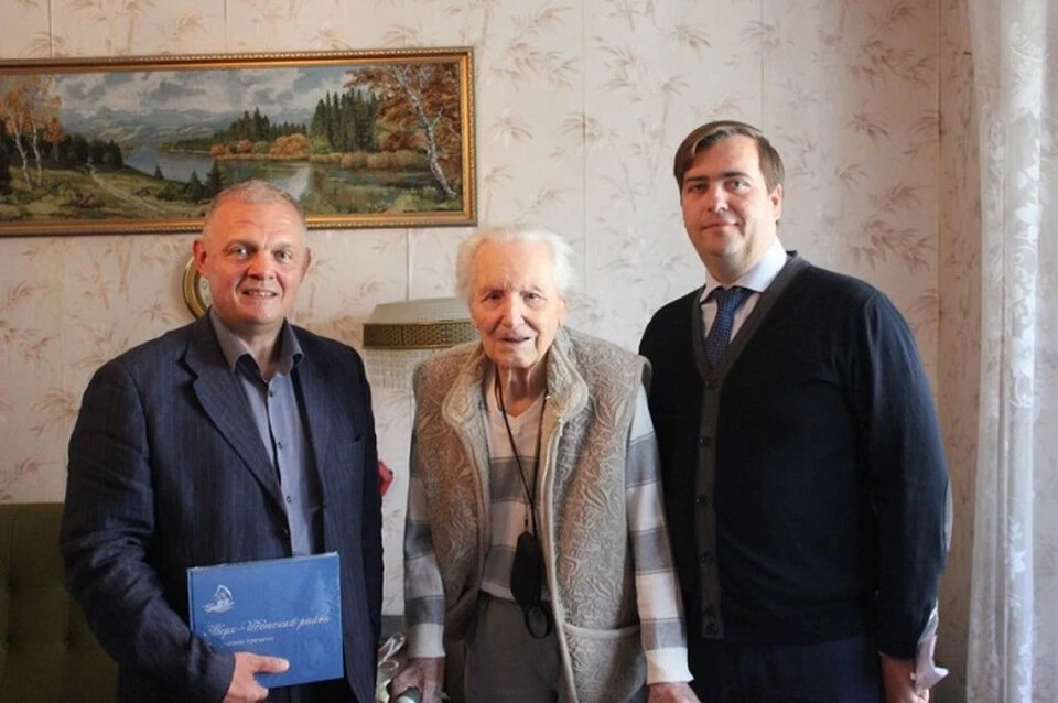 В Екатеринбурге ветерана Михаила Числова поздравили со 102-летием
