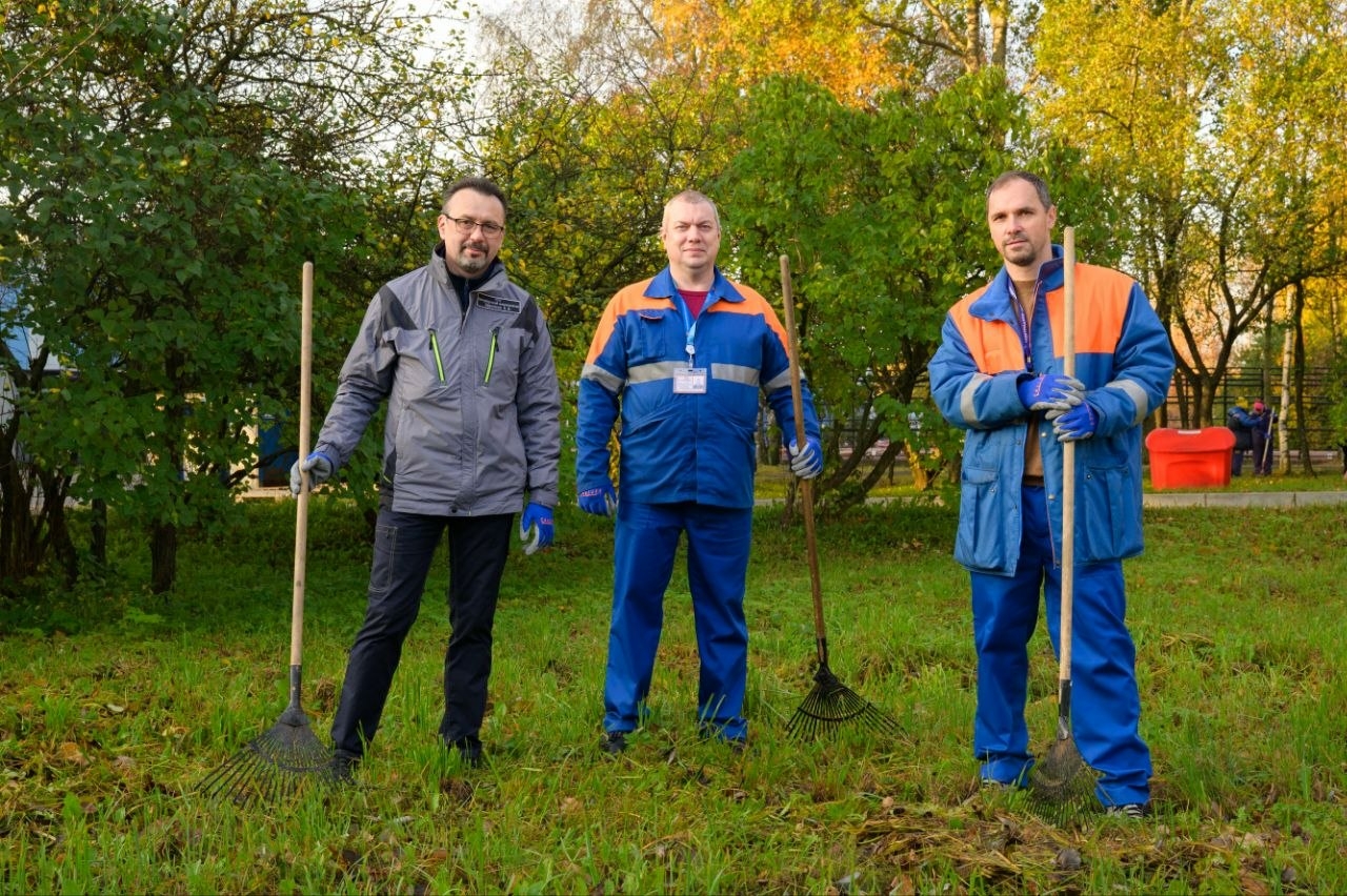 В Петербурге сотрудники транспортного комплекса вышли на субботник