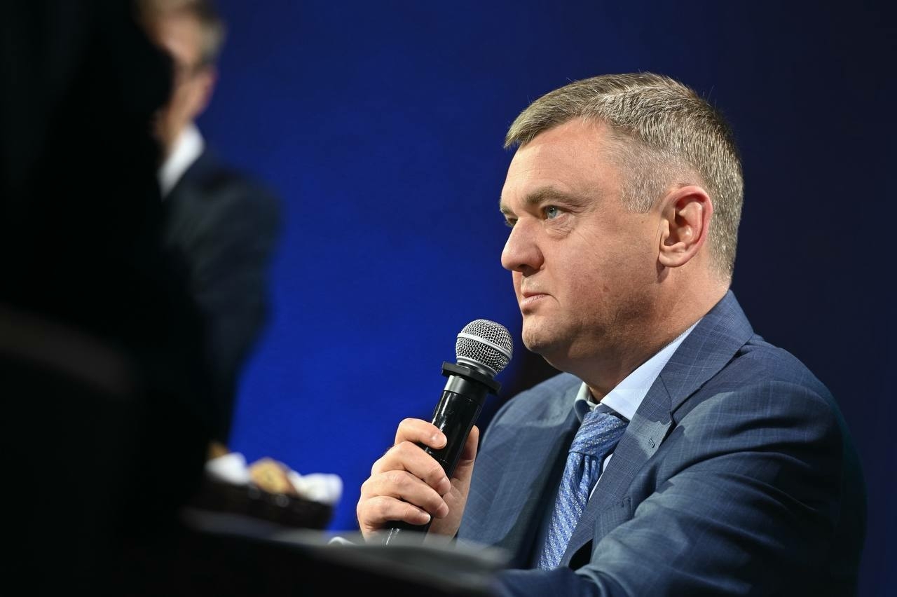 Поляков обсудил промышленное сотрудничество с представителями 70 регионов