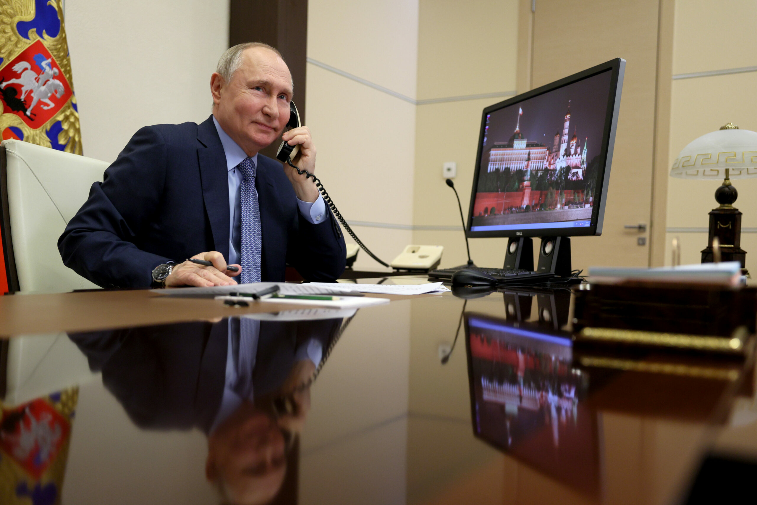 Игорь Мартынов направил поздравление с днем рождения президенту России Владимиру Путину