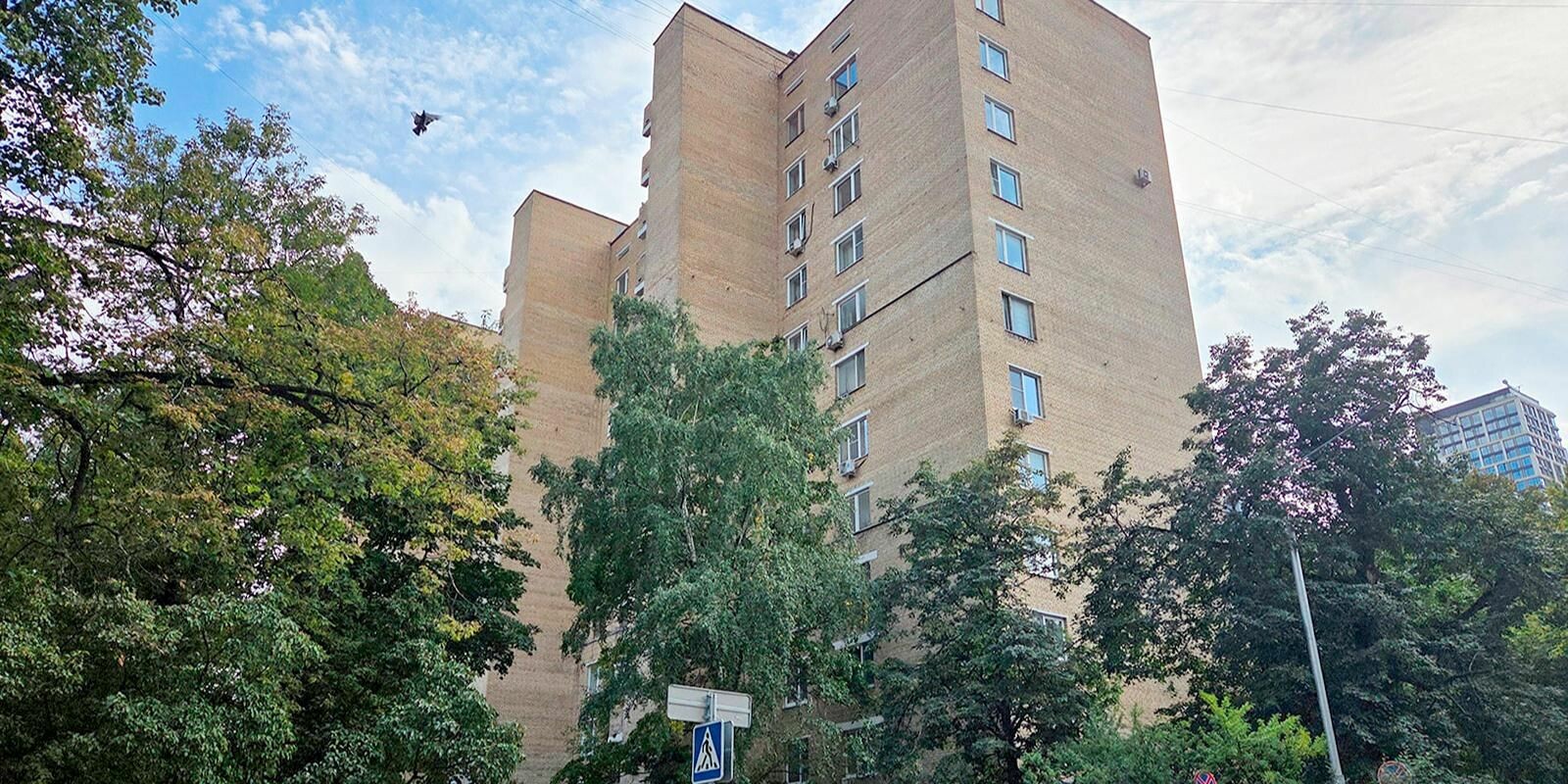 В районе Аэропорт выставили на торги два коммерческих помещения