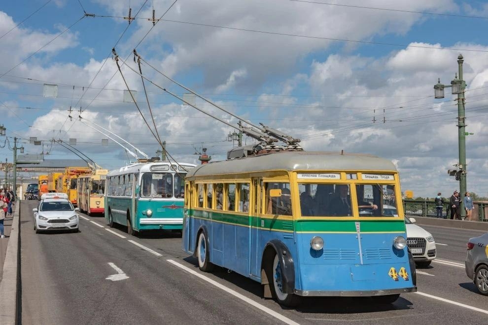 Александр Беглов: троллейбусу Петербурга исполнилось 90 лет