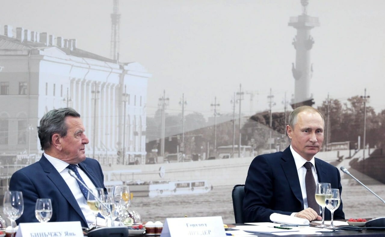 «Приглашен на день рождения Путина»: Германия в ярости от поведения Шредера в Москве